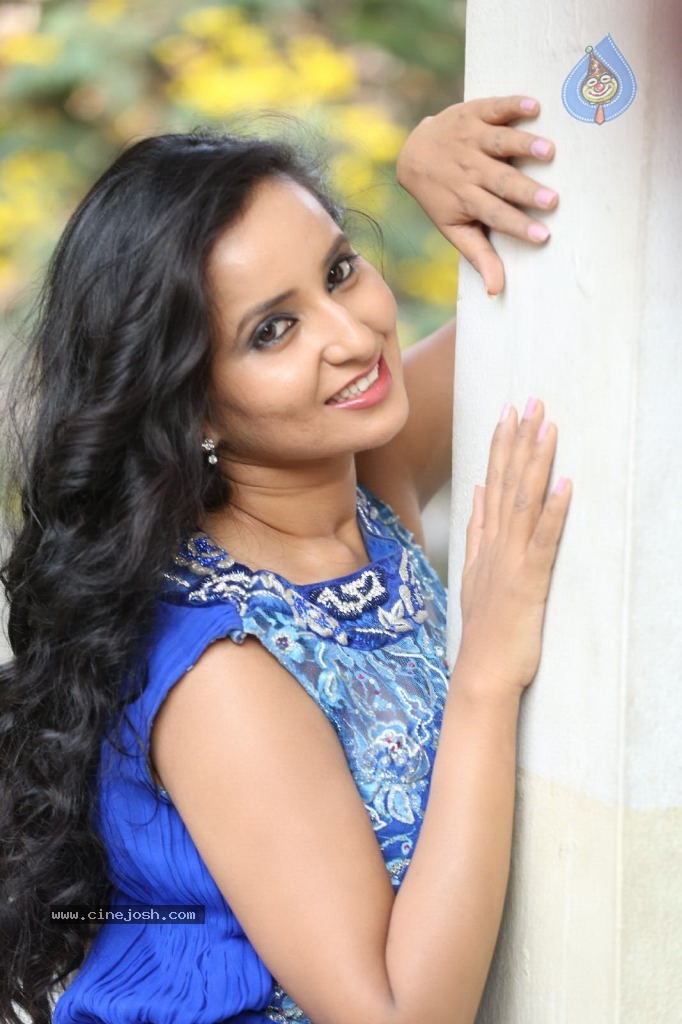 Ishika Singh New Gallery - 15 / 135 photos