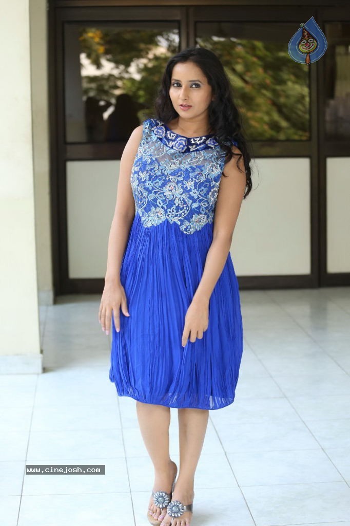 Ishika Singh New Gallery - 52 / 135 photos