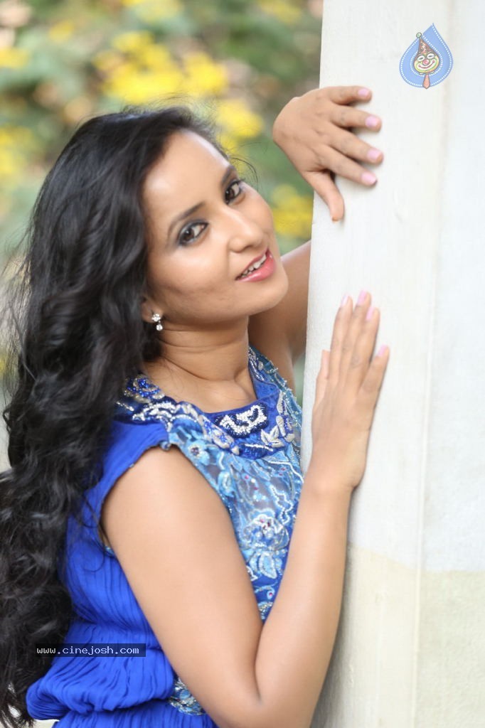 Ishika Singh New Gallery - 58 / 135 photos