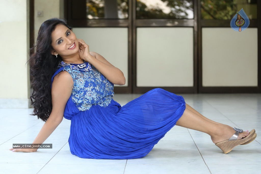 Ishika Singh New Gallery - 67 / 135 photos