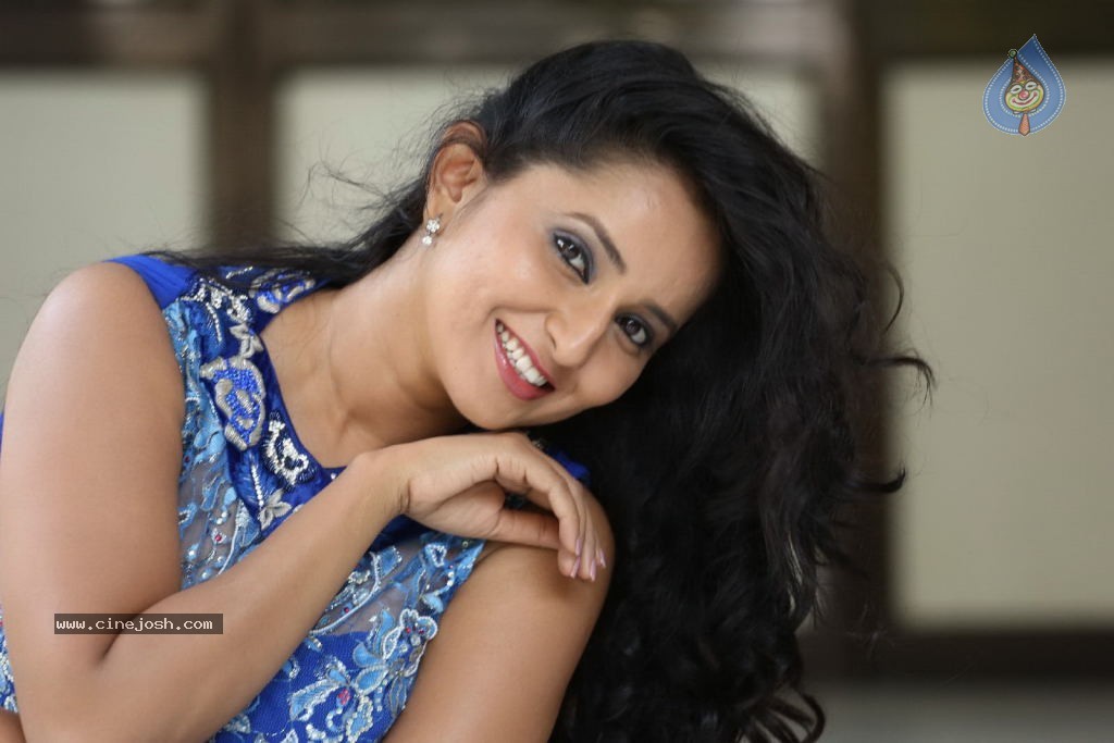 Ishika Singh New Gallery - 88 / 135 photos