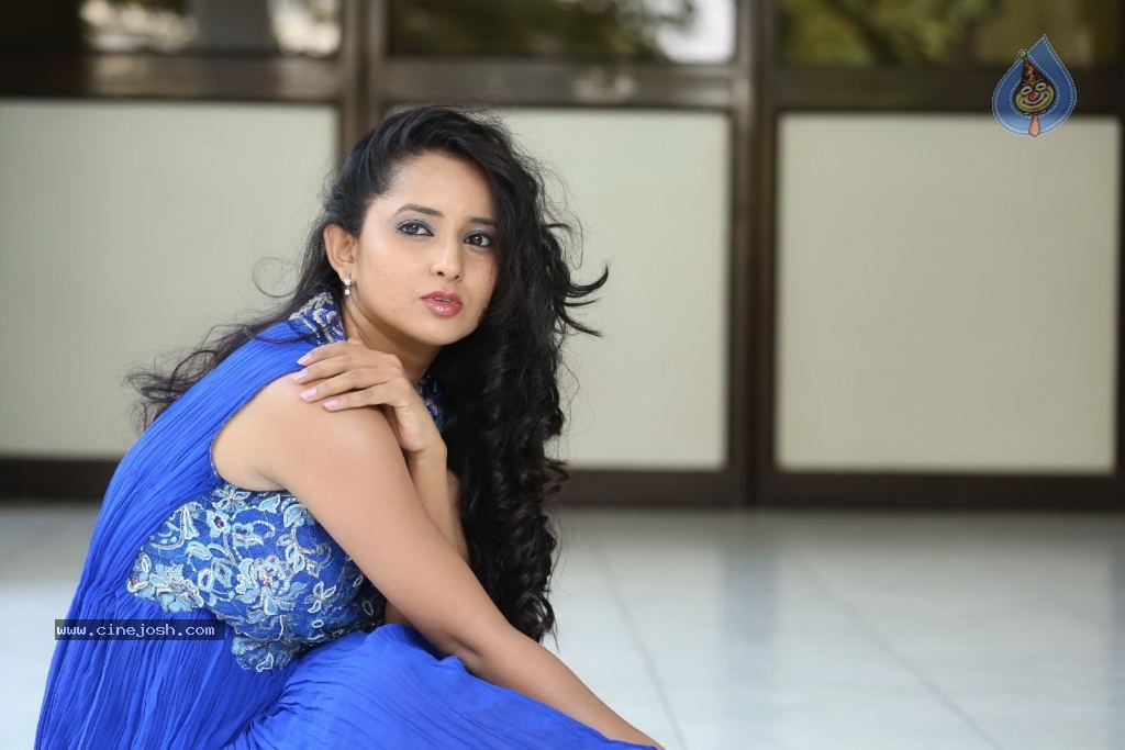 Ishika Singh New Gallery - 90 / 135 photos