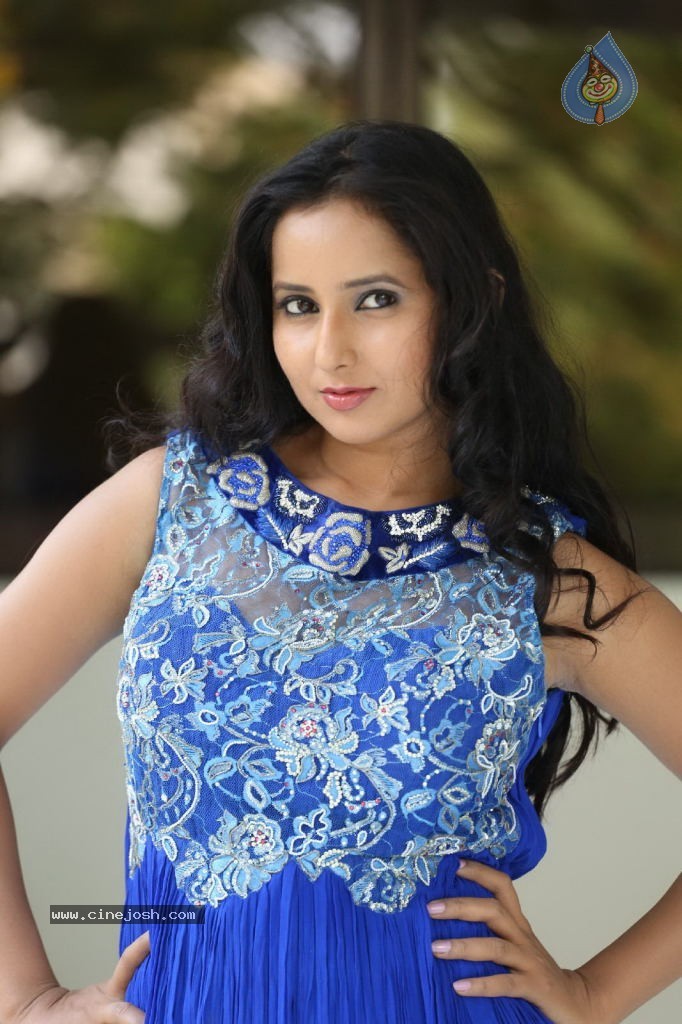 Ishika Singh New Gallery - 93 / 135 photos