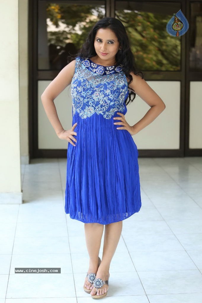 Ishika Singh New Gallery - 109 / 135 photos