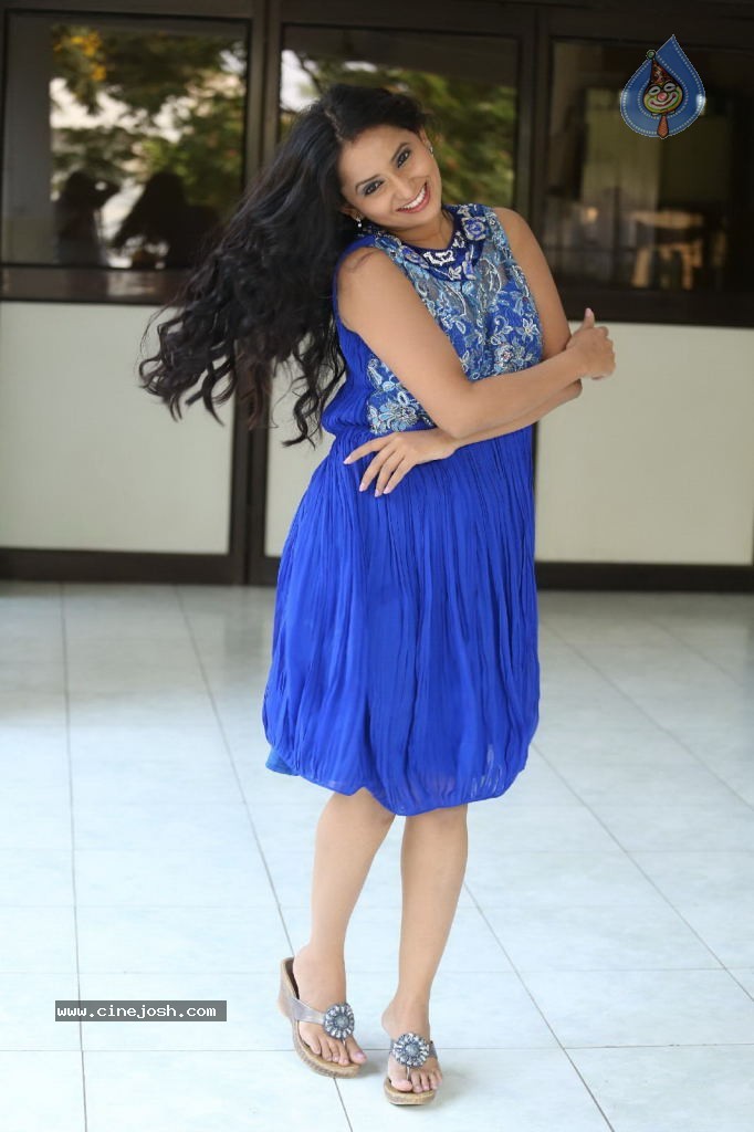 Ishika Singh New Gallery - 129 / 135 photos