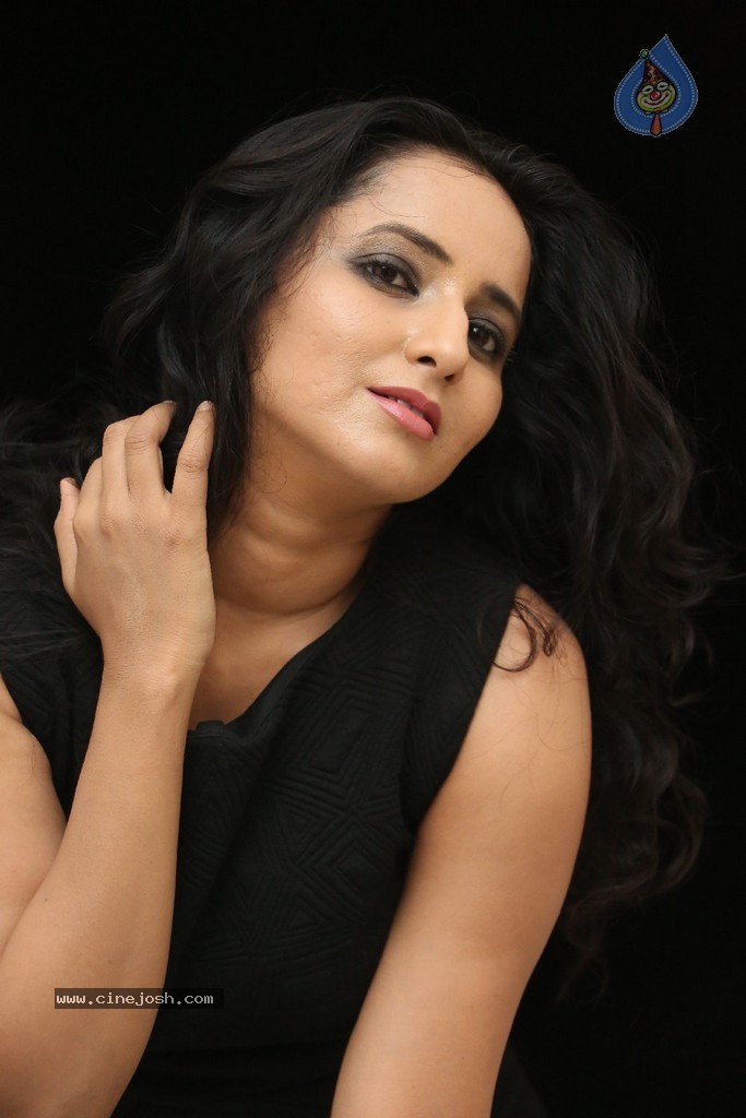 Ishika Singh New Hot Stills - 39 / 152 photos