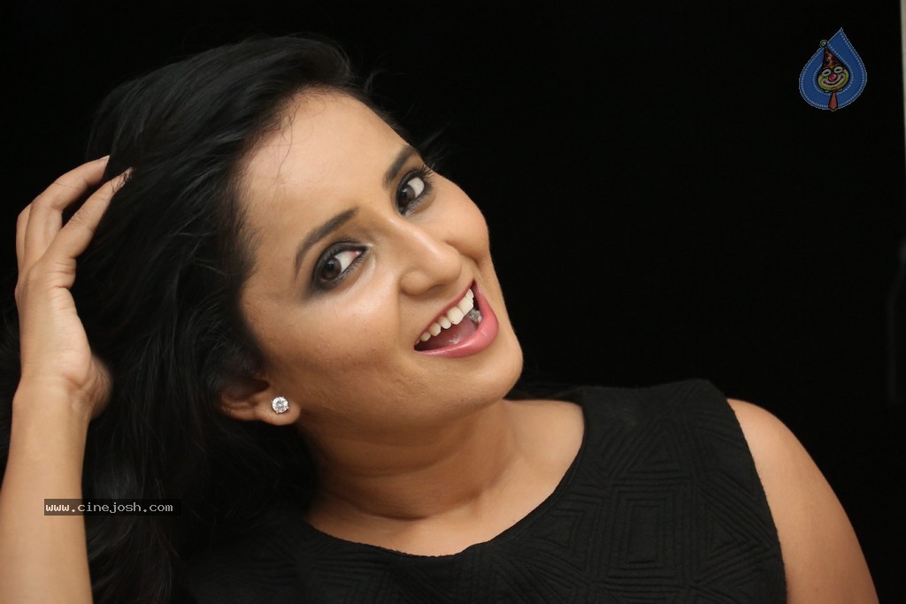 Ishika Singh New Hot Stills - 75 / 152 photos