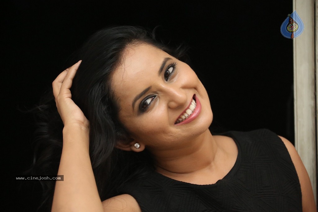 Ishika Singh New Hot Stills - 139 / 152 photos