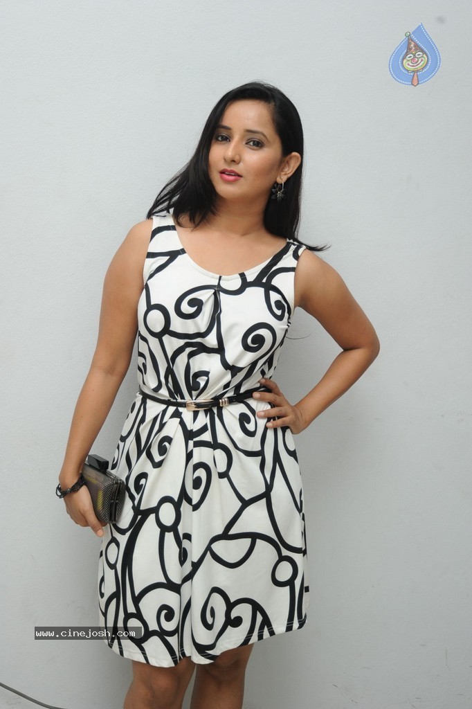 Ishika Singh New Pics - 46 / 151 photos