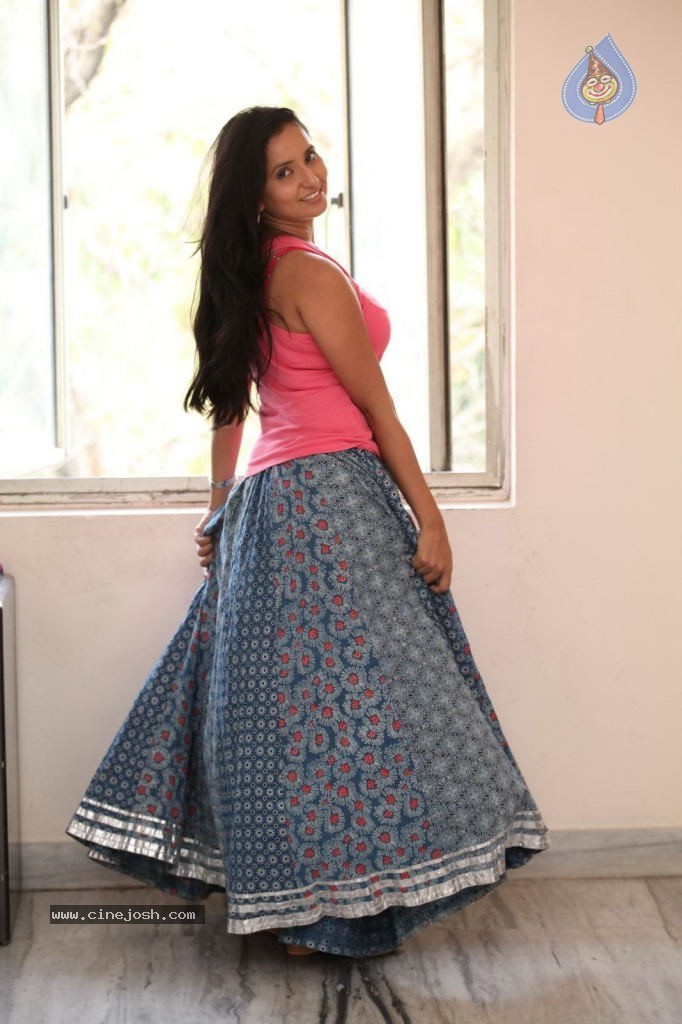 Ishika Singh New Stills - 22 / 89 photos