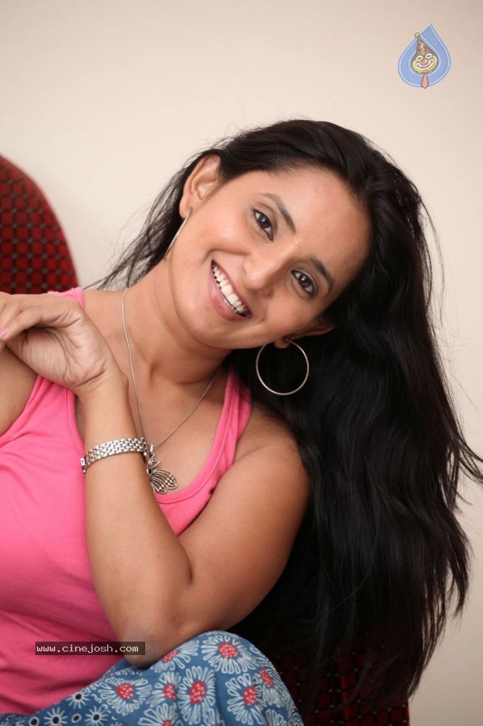 Ishika Singh New Stills - 27 / 89 photos