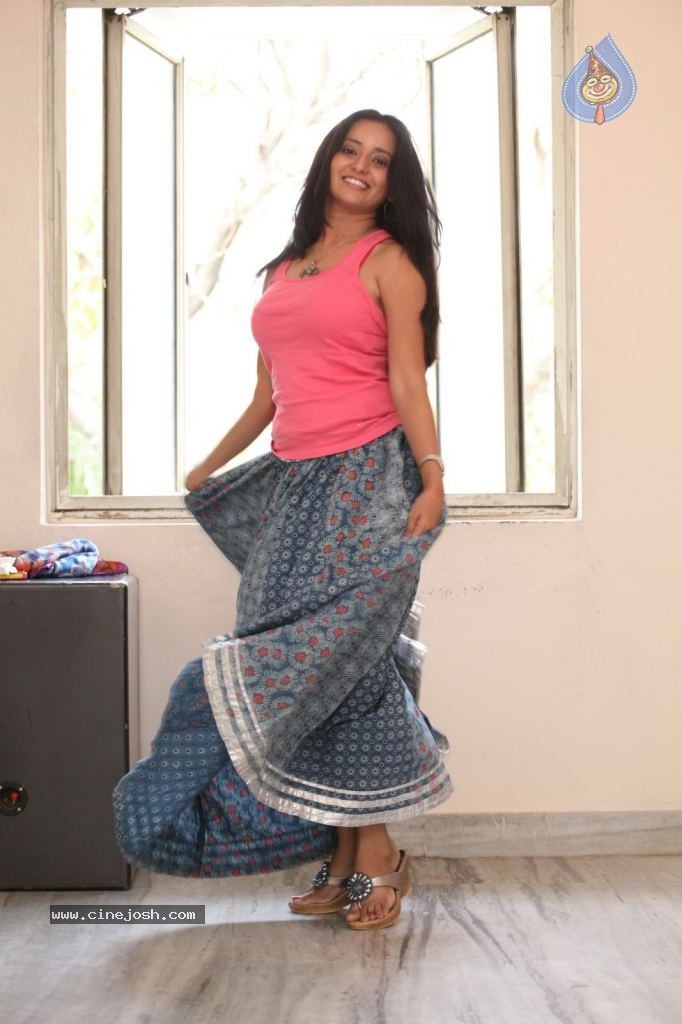 Ishika Singh New Stills - 28 / 89 photos