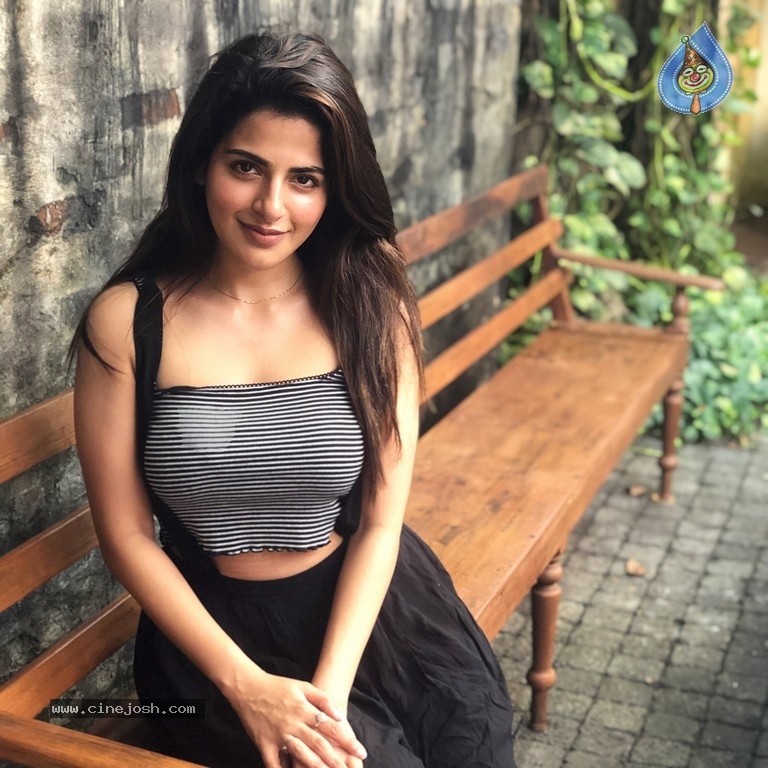 Iswarya Menon Photos - 2 / 5 photos