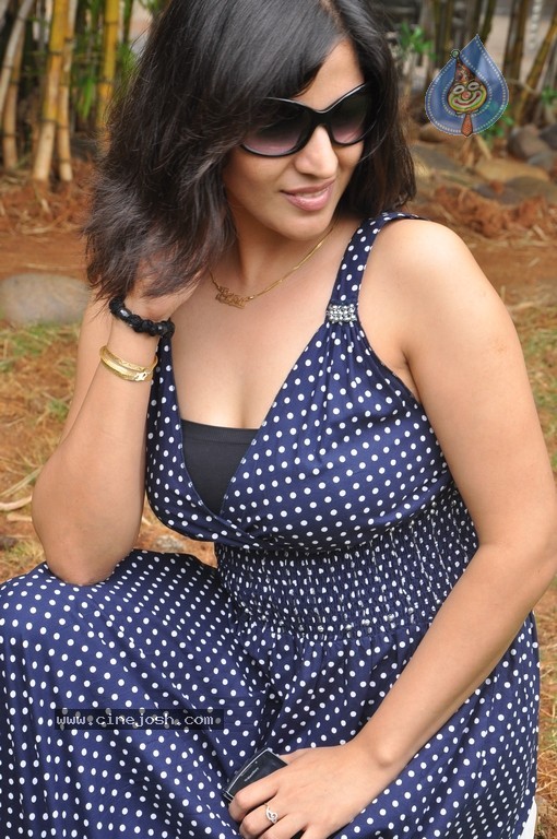 Janaitha Stills - 5 / 30 photos