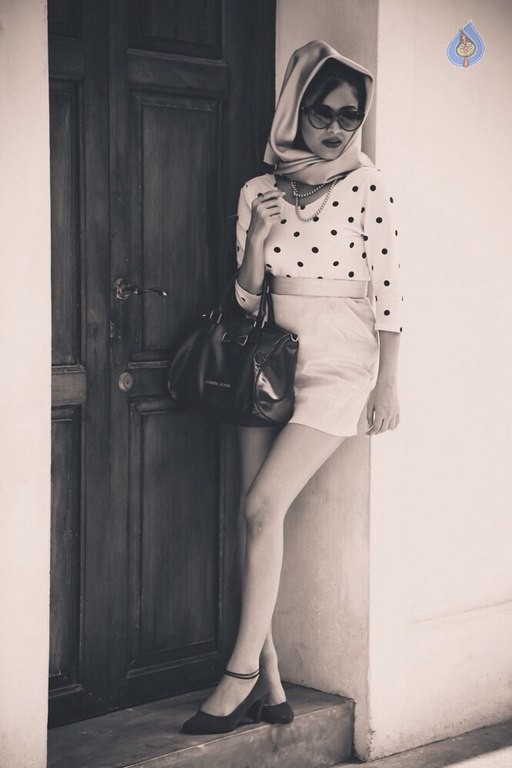 Janani Iyer Latest Photos - 6 / 10 photos