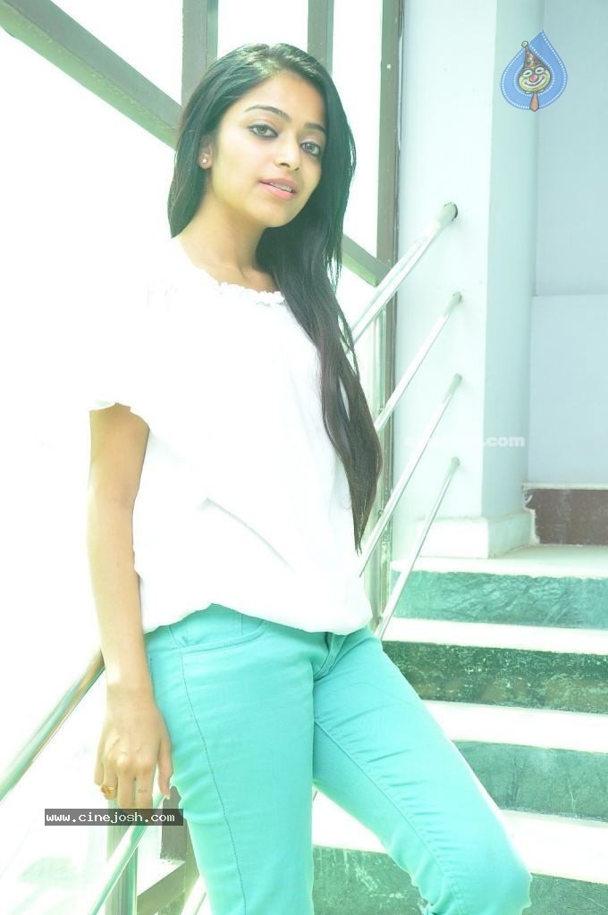 Janani Iyer Latest Stills - 49 / 68 photos