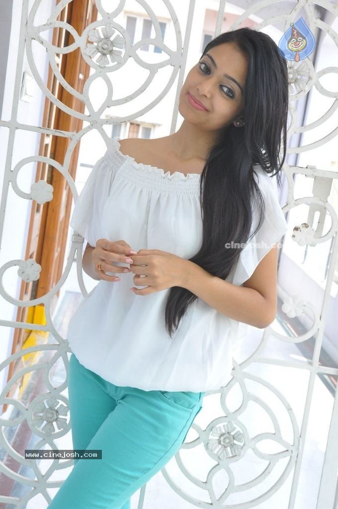 Janani Iyer Latest Stills - 51 / 68 photos