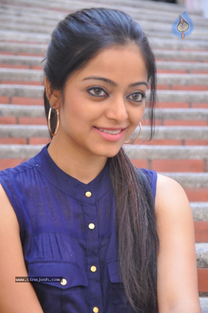 Janani Iyer Stills - 65 / 71 photos