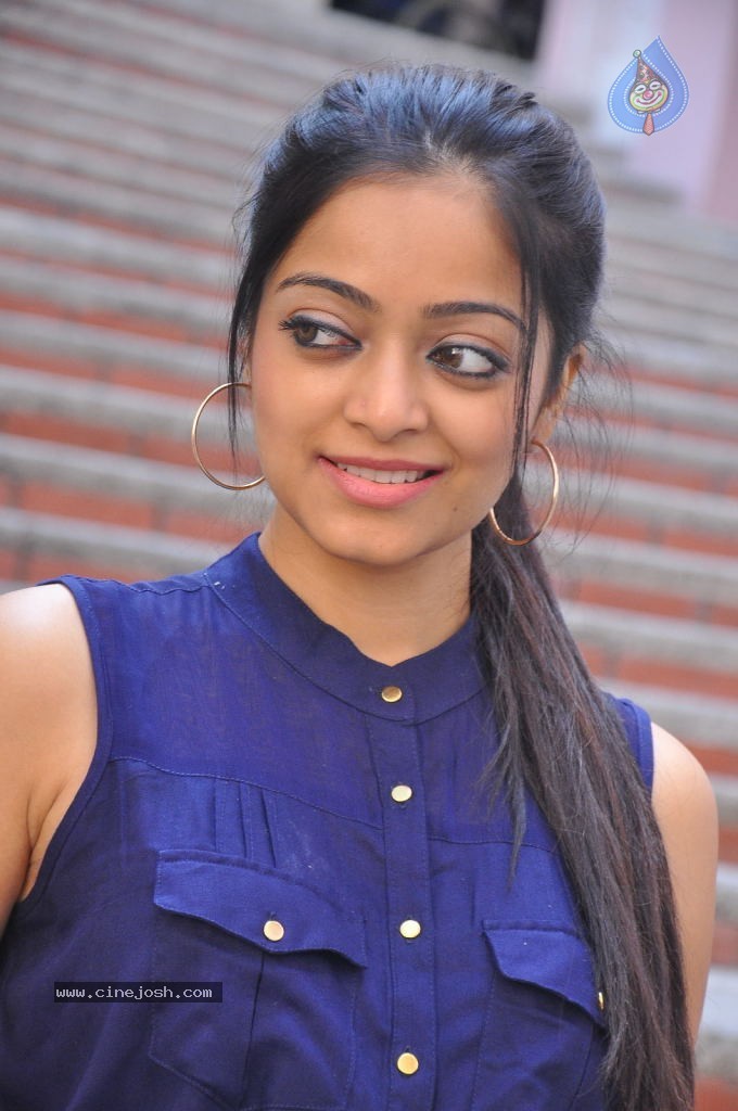 Janani Iyer Stills - 67 / 71 photos