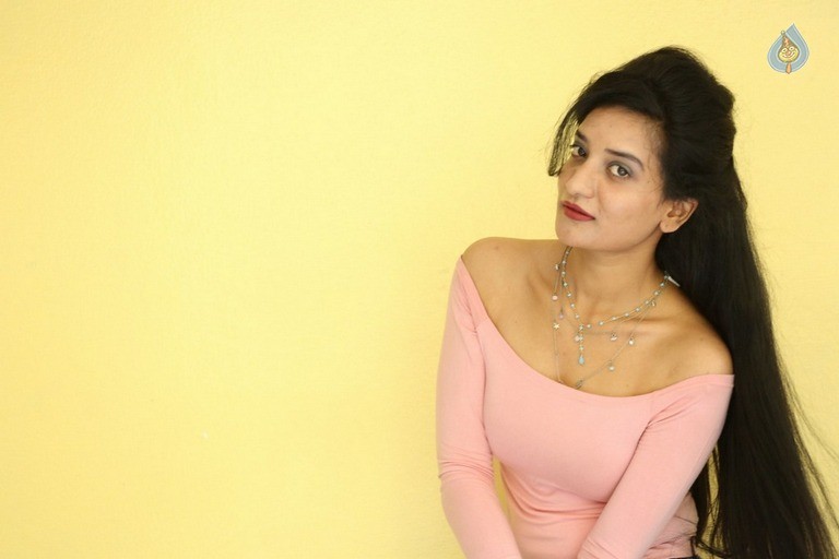 Janani Latest Photos - 12 / 17 photos