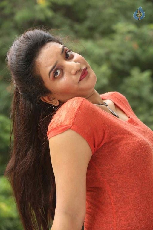 Janani Latest Photos - 30 / 39 photos