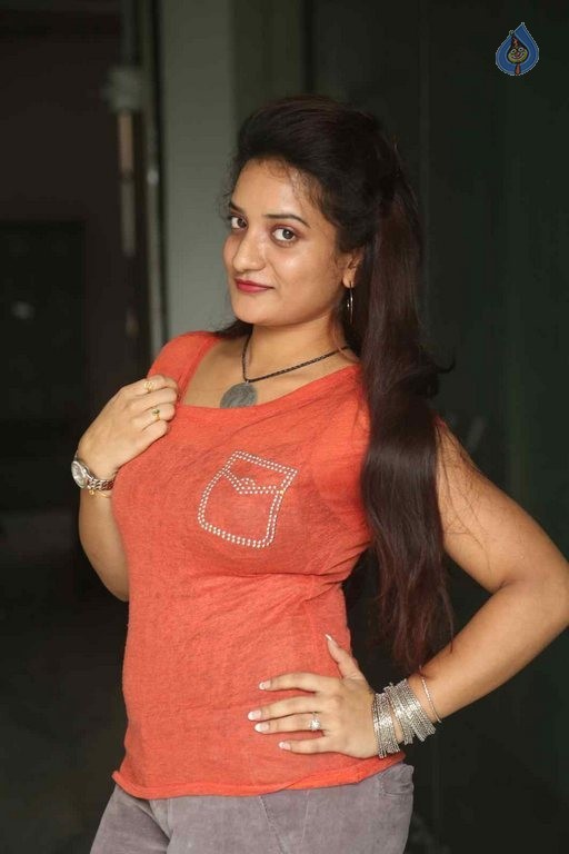 Janani Latest Photos - 31 / 39 photos