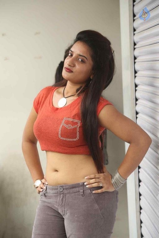 Janani Latest Photos - 35 / 39 photos