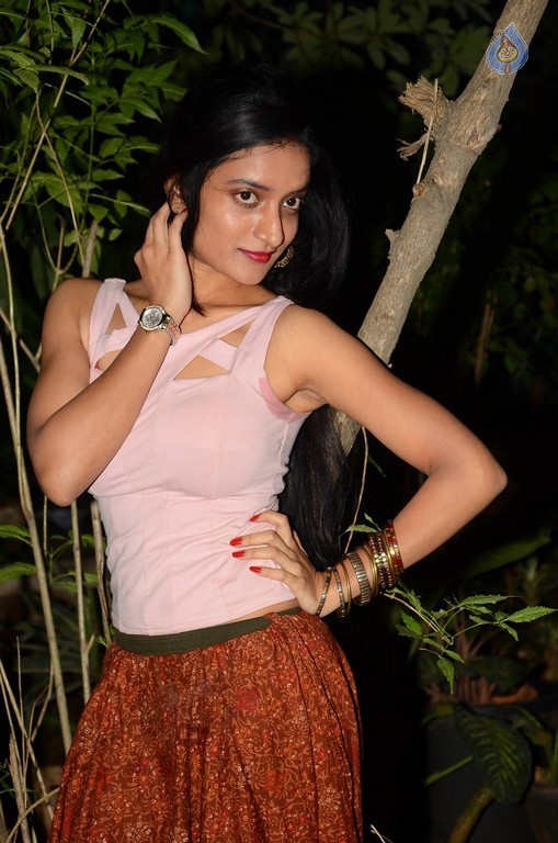 Janani New Photos - 25 / 34 photos