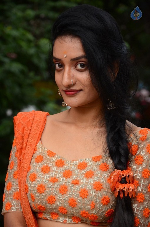 Janani New Photos - 24 / 38 photos