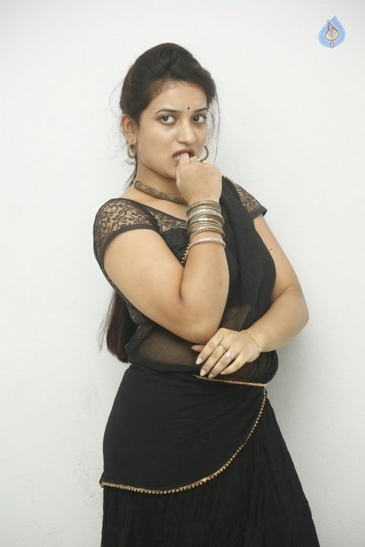 Janani New Photos - 23 / 30 photos