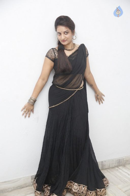 Janani New Photos - 25 / 30 photos