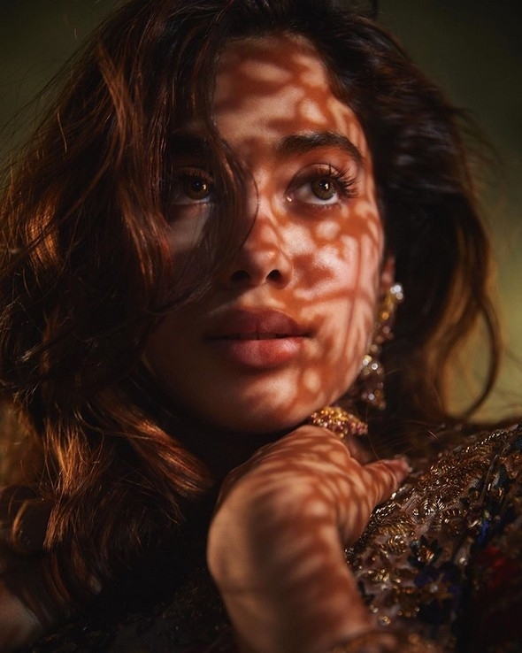 Janhvi Kapoor Stills - 12 / 13 photos