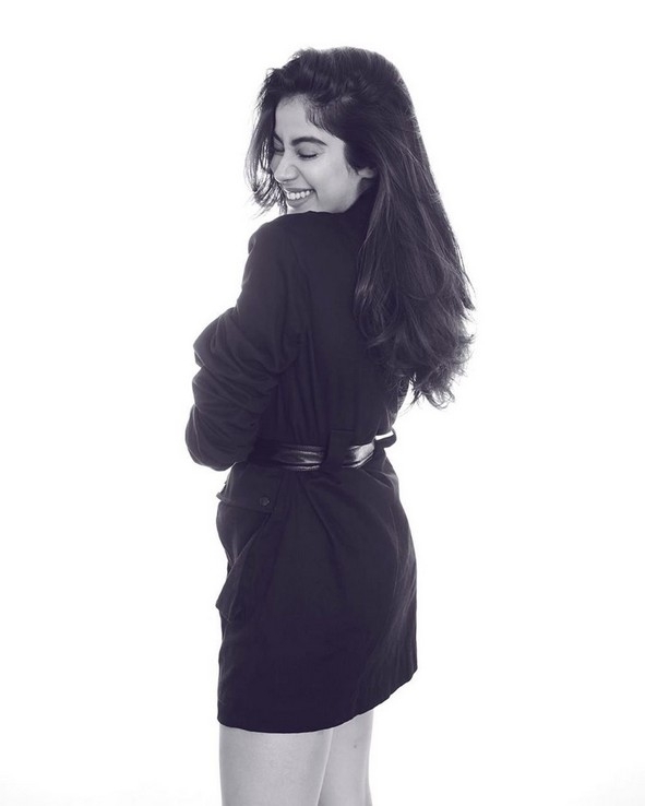 Janhvi Kapoor Stills - 1 / 13 photos