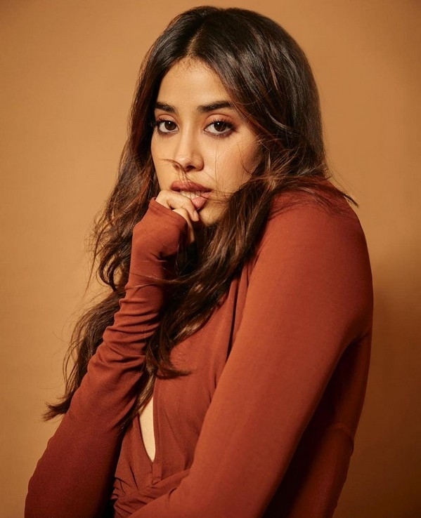 Janhvi Kapoor Stills - 10 / 13 photos
