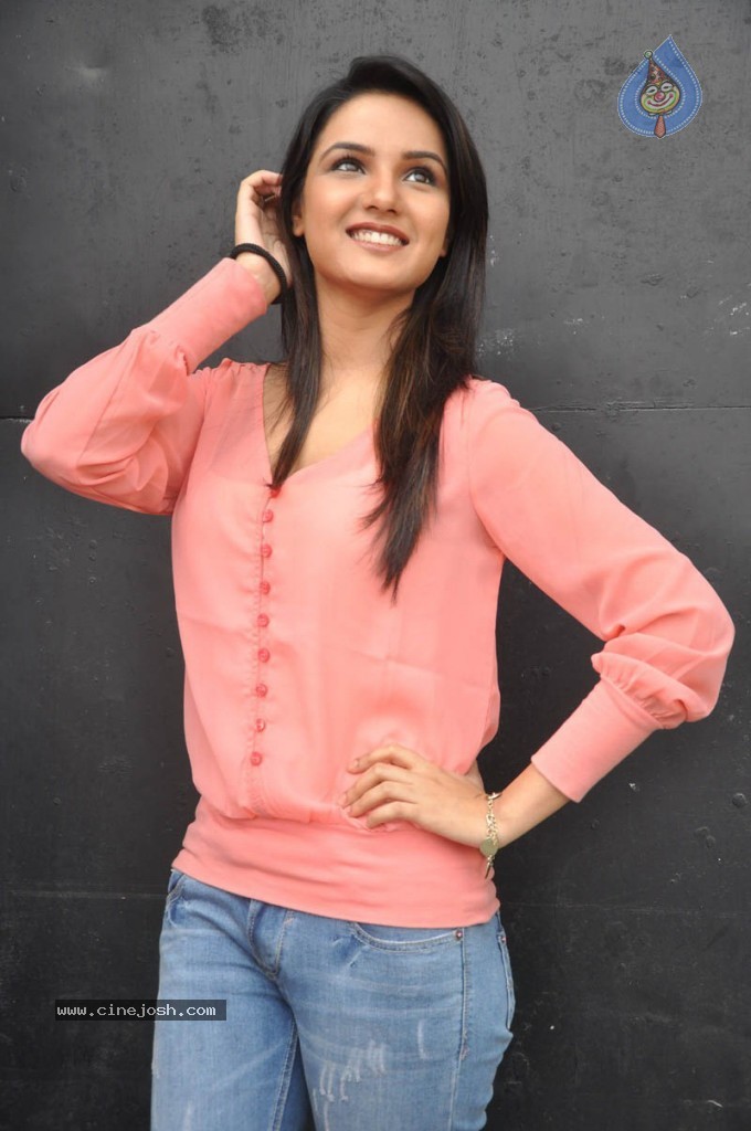 Jasmine New Stills - 9 / 59 photos