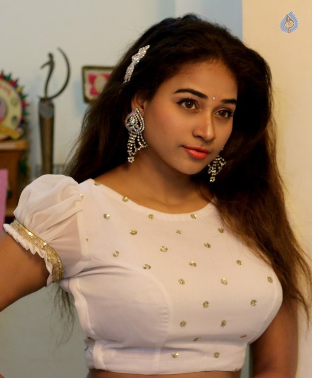 Jayathi New Stills - 29 / 32 photos