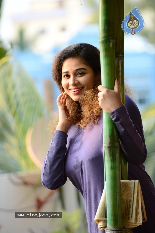 Jayathi New Stills - 8 / 21 photos