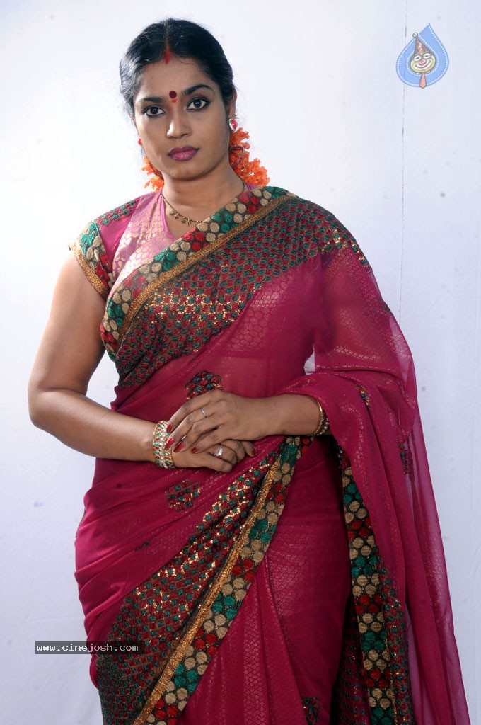 Jayavani New Stills - 14 / 29 photos