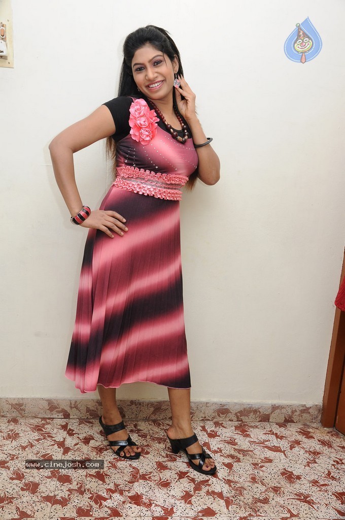 Jenipriya Photoshoot - 6 / 24 photos