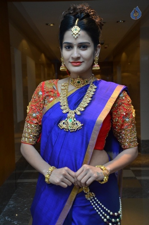 Jenny Honey Latest Photos - 1 / 21 photos