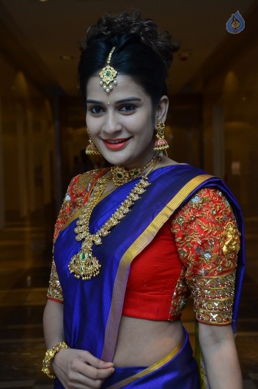 Jenny Honey Latest Photos - 8 / 21 photos