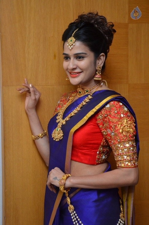 Jenny Honey Latest Photos - 20 / 21 photos