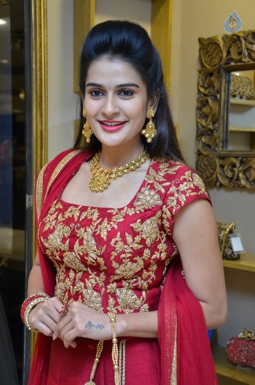 Jenny Honey New Photos - 5 / 42 photos