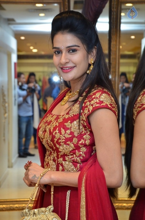 Jenny Honey New Photos - 24 / 42 photos