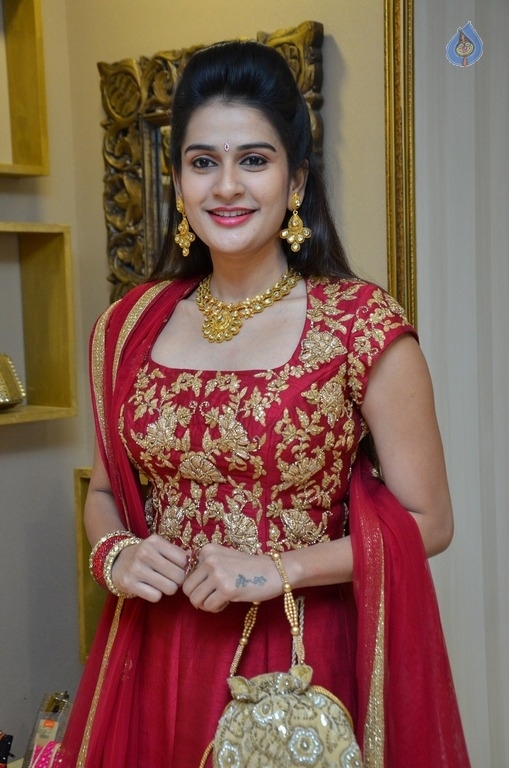 Jenny Honey New Photos - 28 / 42 photos