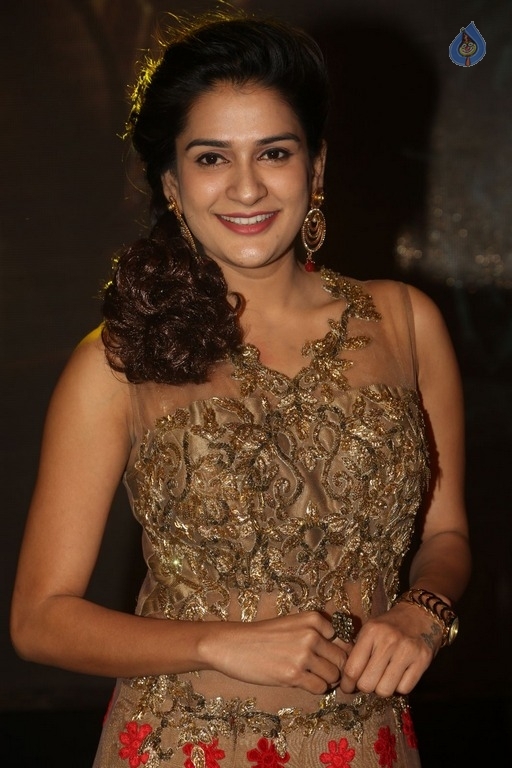 Jenny Latest Stills - 32 / 39 photos