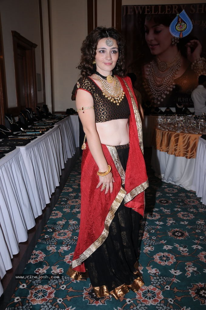 Jessica New Stills - 4 / 84 photos