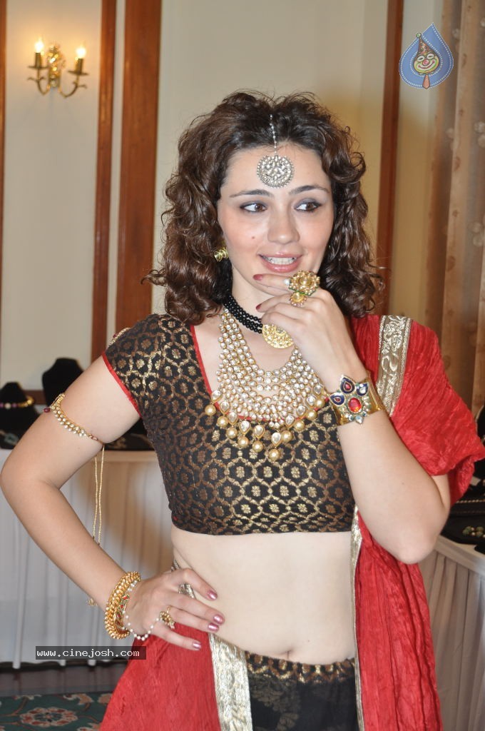 Jessica New Stills - 22 / 84 photos