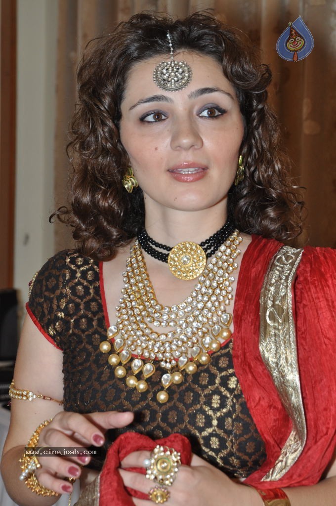 Jessica New Stills - 70 / 84 photos