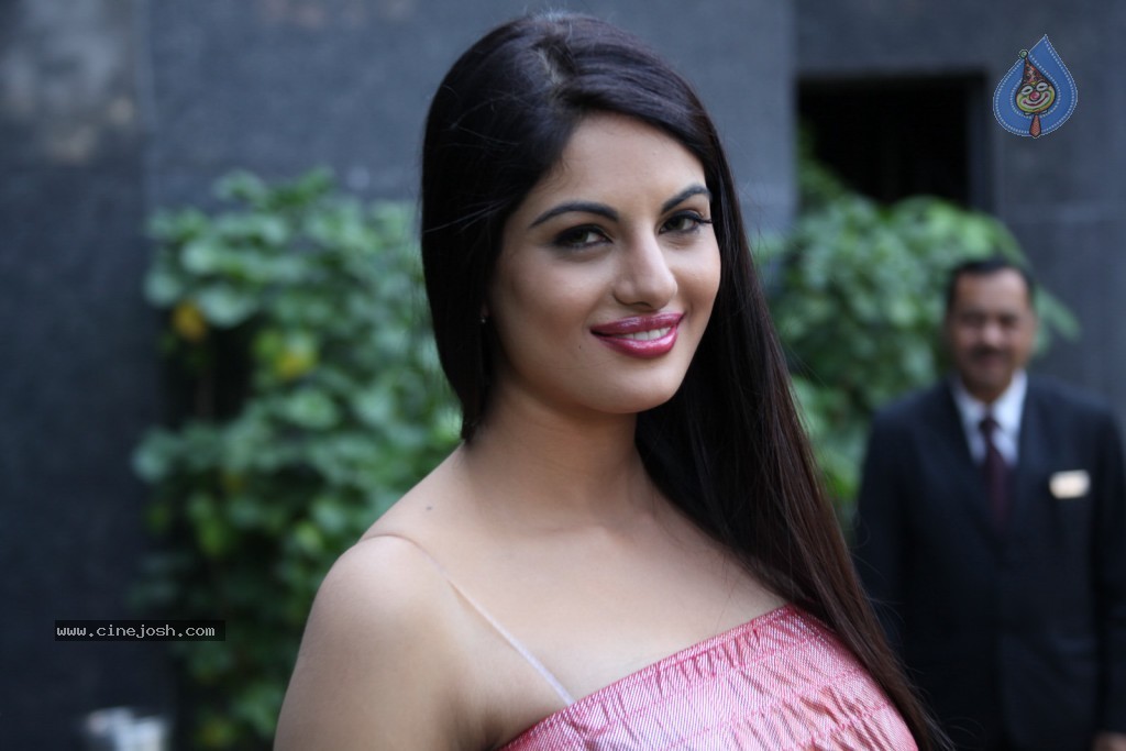 Jinal Pandya Hot Gallery - 4 / 152 photos